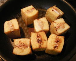 ずぼら主婦の簡単料理 『焼肉のタレで味付け 厚揚げの挟み焼き』簡単料理 作ってみた♪