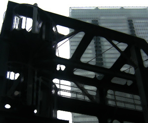 写真素材　東京駅周辺　送水口　螺旋階段　高架下